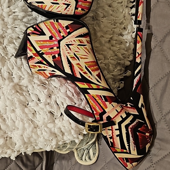 Alba Platform Heels - Picture 10 of 16